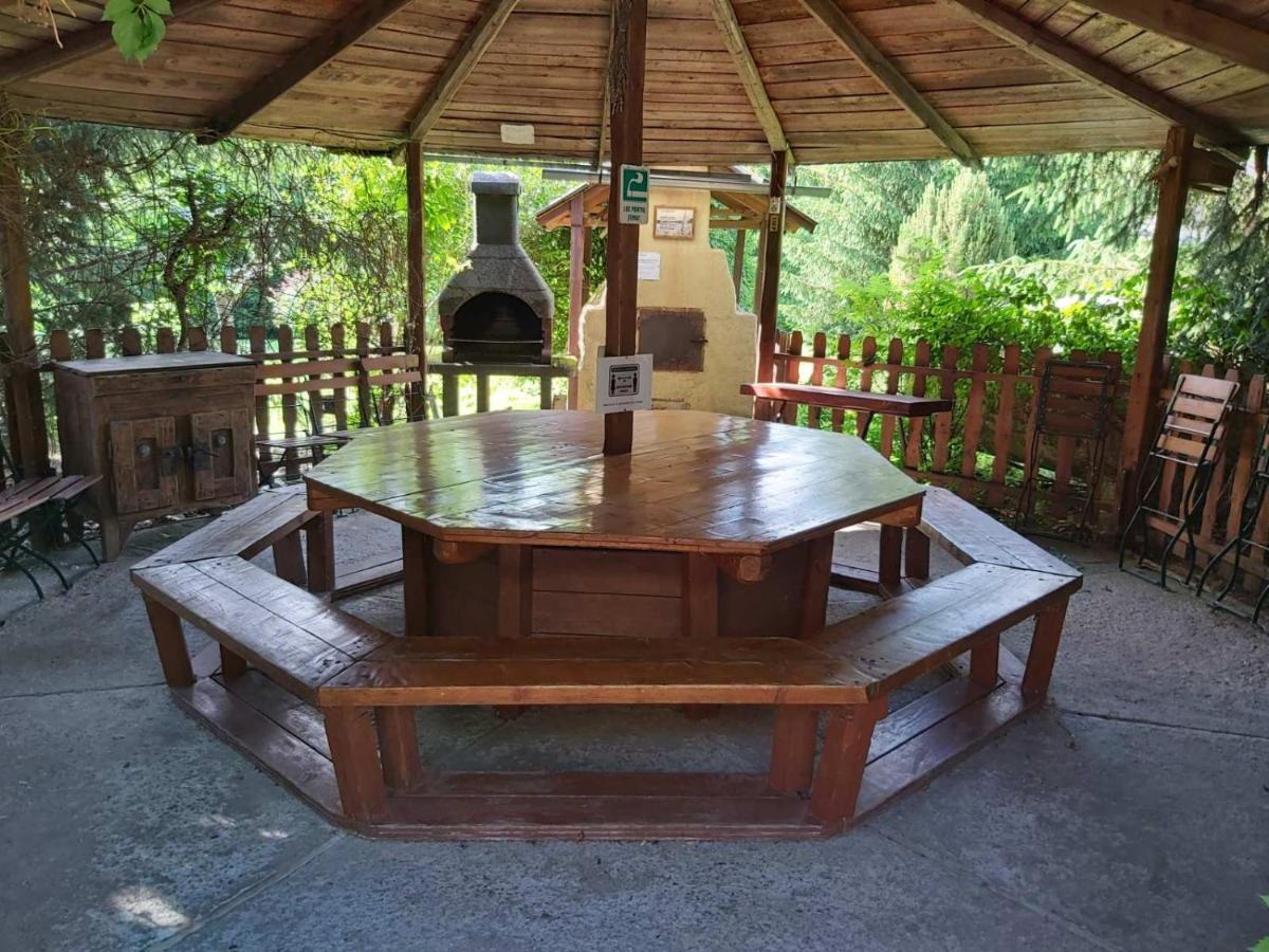 Bungalow Camping Edelweiss - Floare De Colt - Gyopar ルメテア エクステリア 写真
